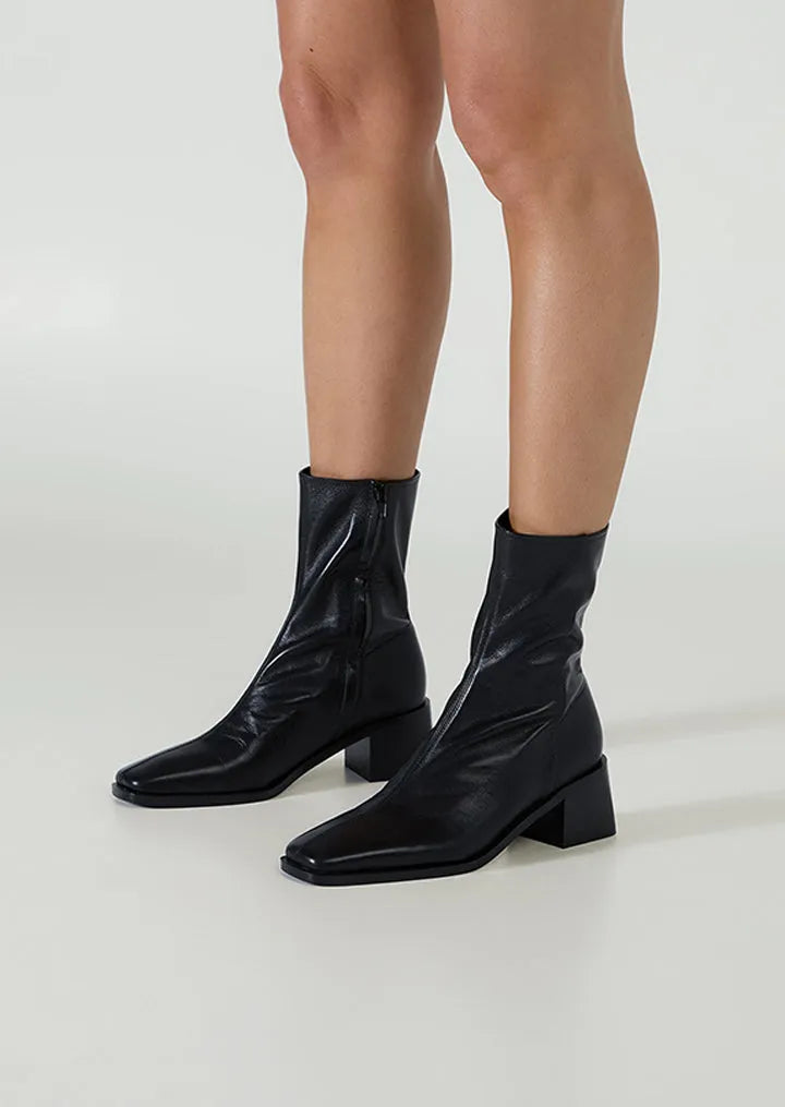 Remi Black Venice