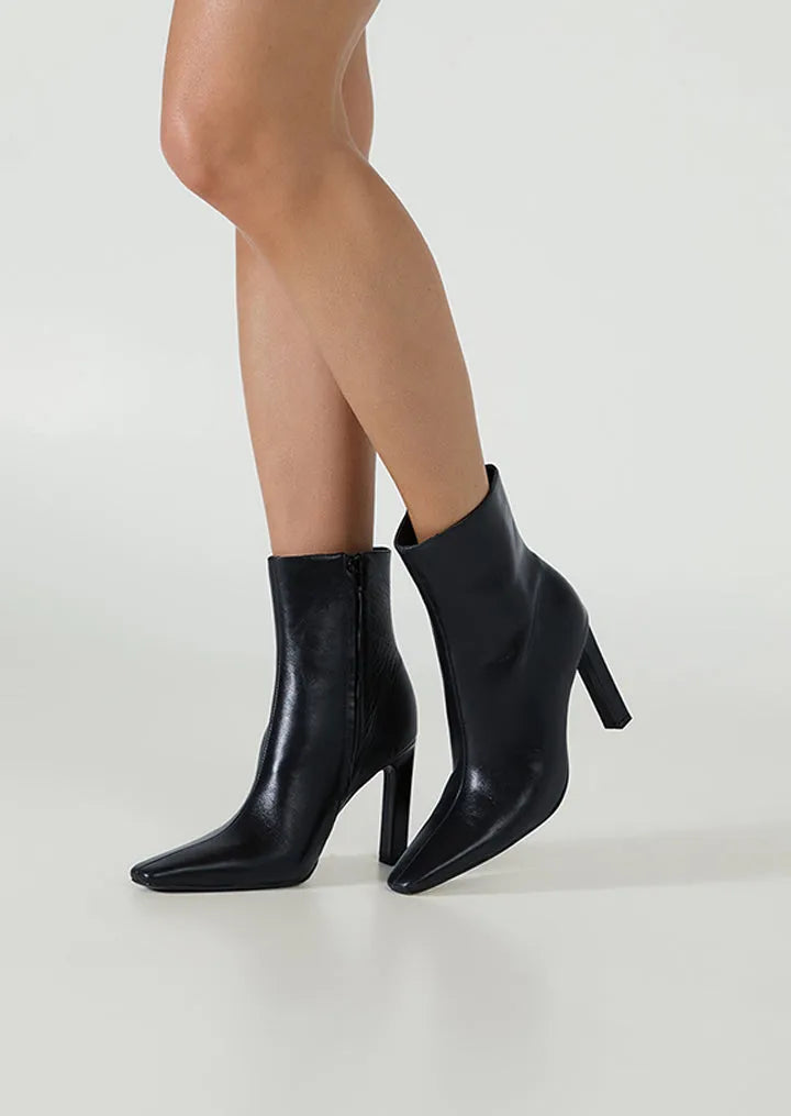 Prance Black Valencia
