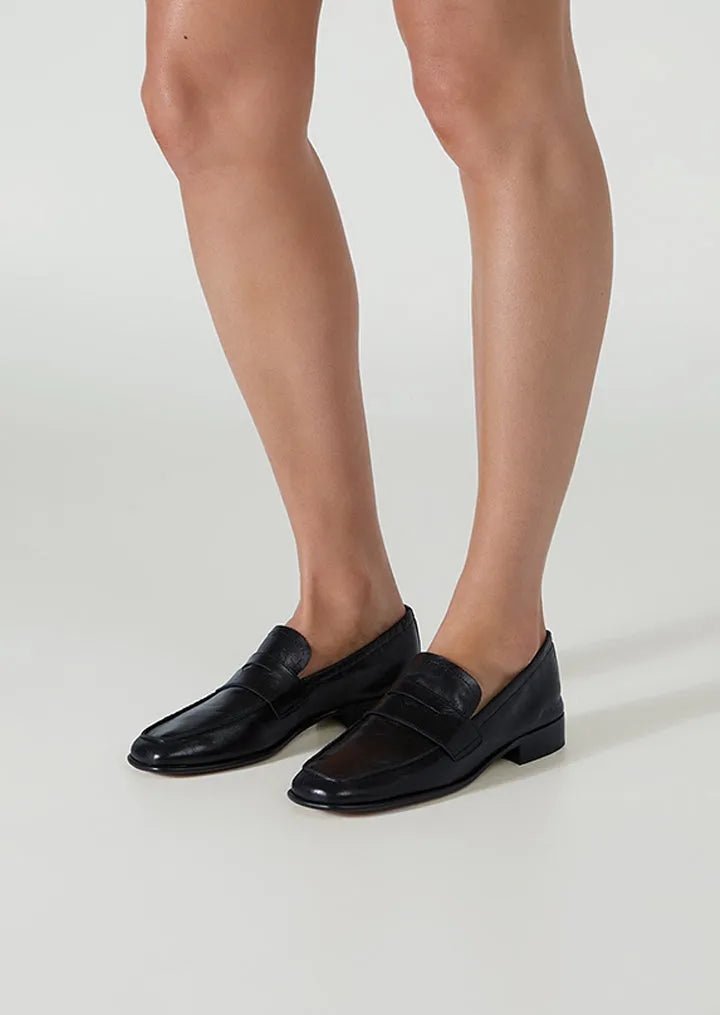 Gloria Black Vintage