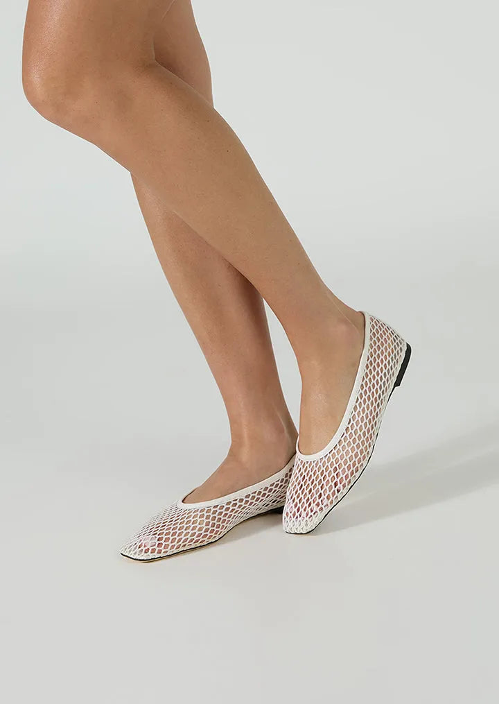 Buzz White Mesh